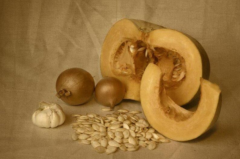 Pumpkin seeds are one of the most effective home remedies to treat prostatitis in men.
